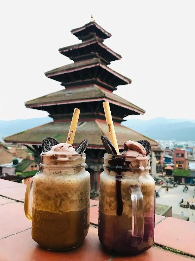 Hotel Empire & Rooftop Restaurant Bhatgoan