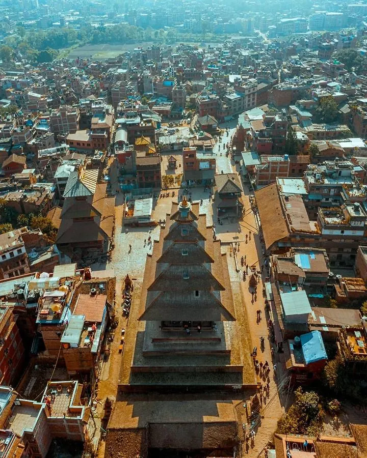 Hotel Empire & Rooftop Restaurant Bhatgoan