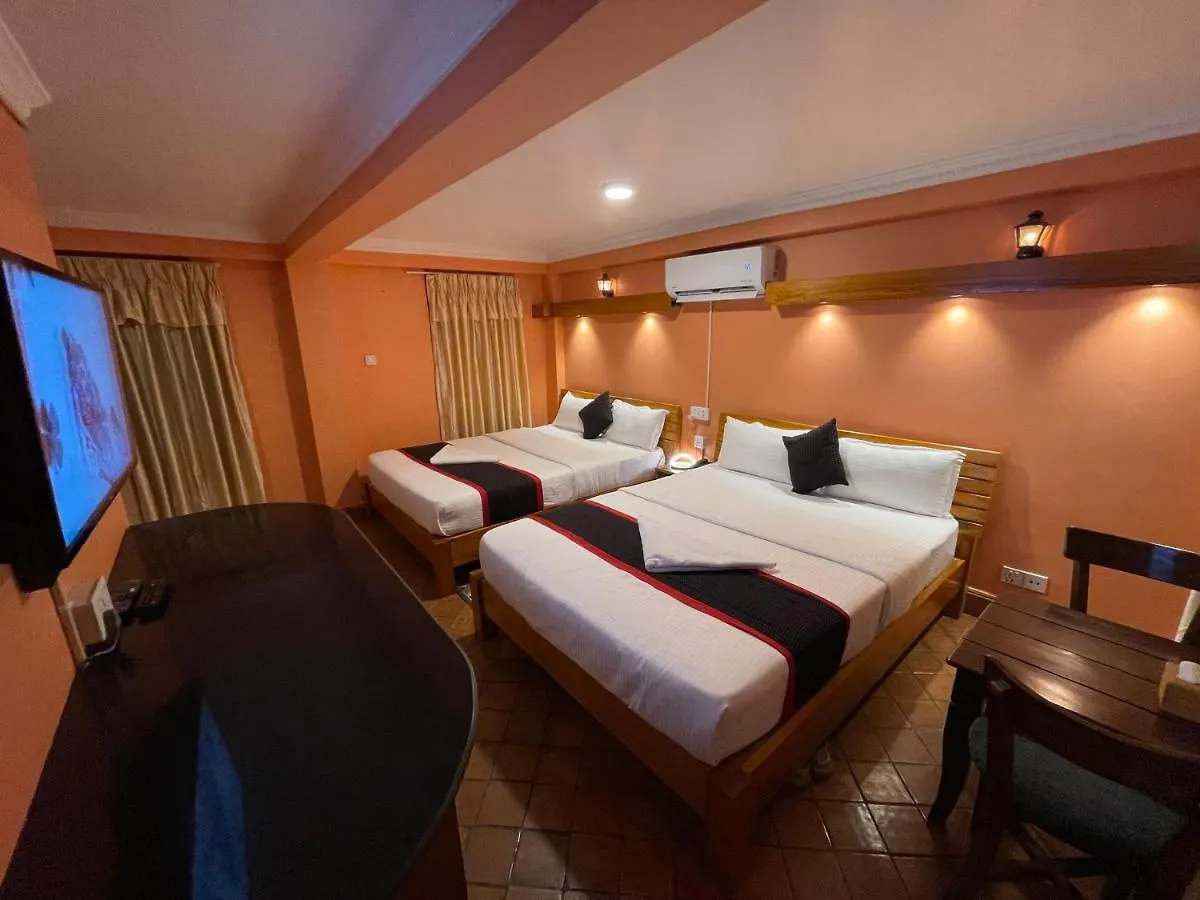 Hotel Empire & Rooftop Restaurant Bhatgoan