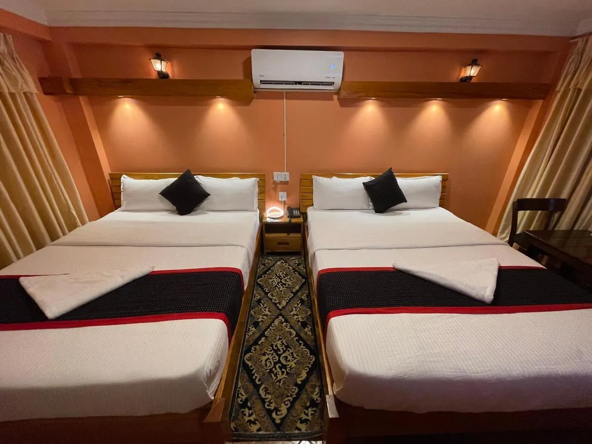 **  Hotel Empire & Rooftop Restaurant Bhatgoan Népal
